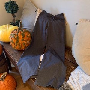 One Tooth Zipper pocket small gray pants!